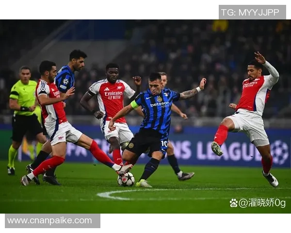 米兰与格兰卡纳的激烈对决展现足球魅力与战术智慧的巅峰较量